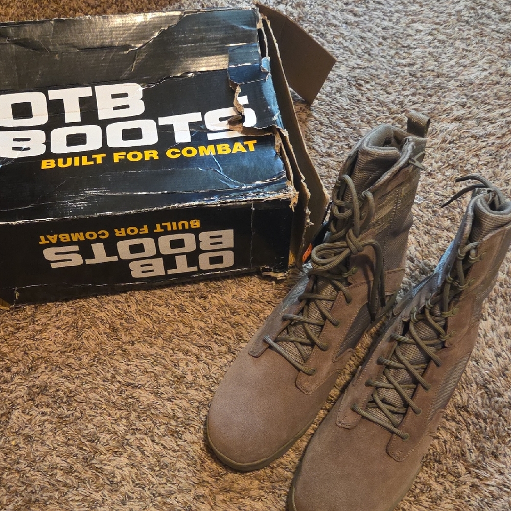 Boots Men’s Tactical Lace-Up Combat Boots in Olive